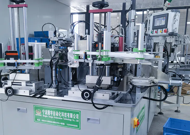 How does the Aerosol Valve Assembly Machine handle variations in environmental factors, such as temperature or humidity, that may affect the assembly process?